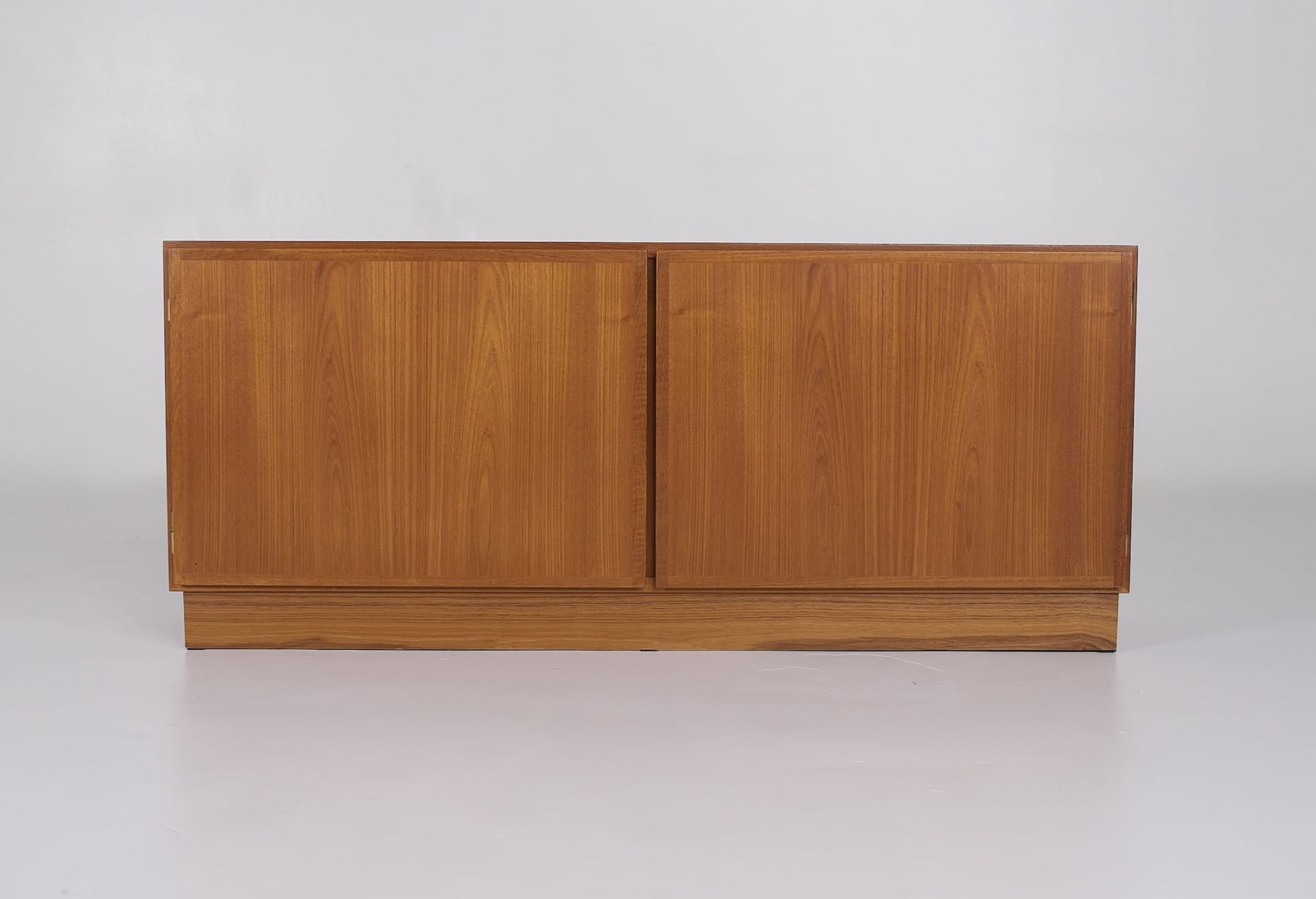 Petit meuble bas Omann Jun en teck – Danemark années 60-70 (P 30 cm) – Image 3