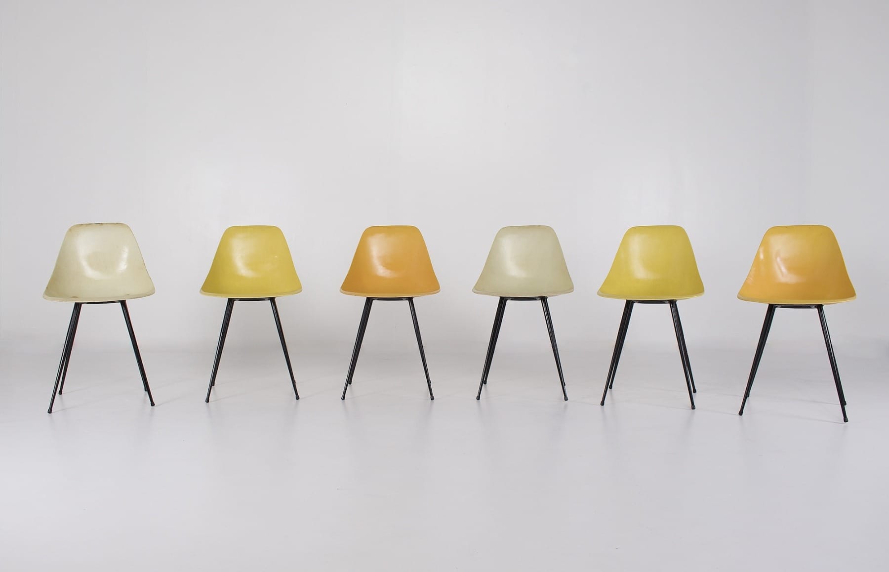 Six chaises modèle Coccinelle, René-Jean Caillette - années 50 – Image 4