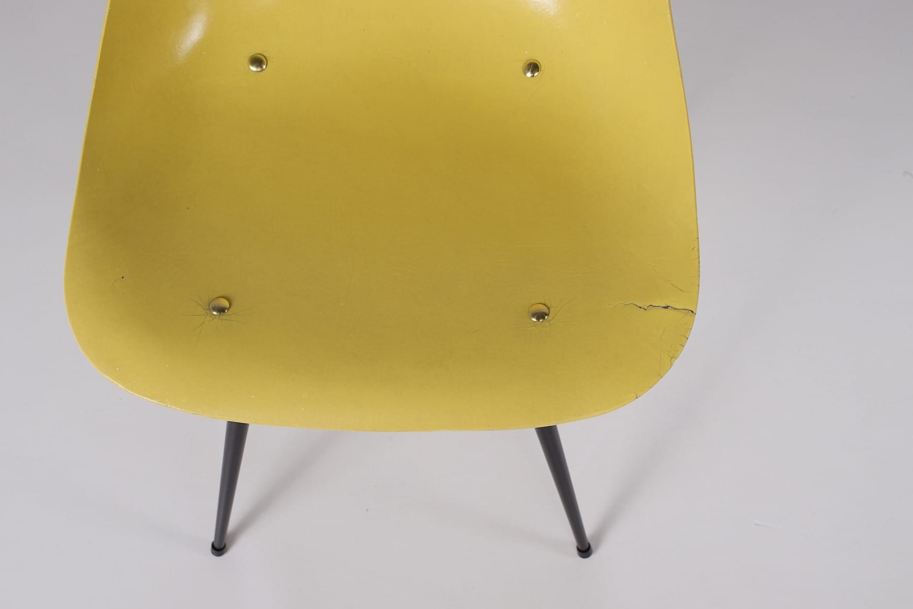 Assise d'une chaise de caillette jaune