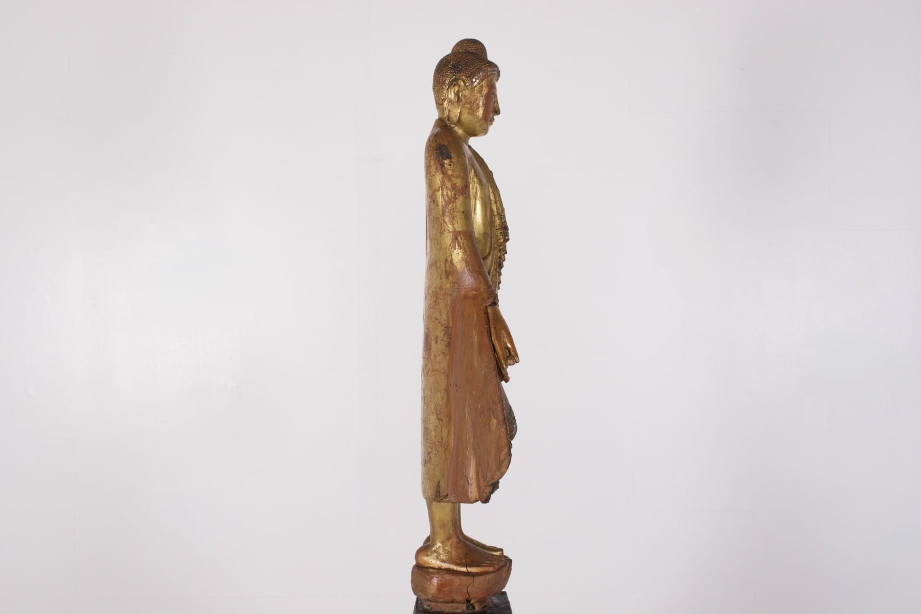 profil droit d'une sculpture ancienne de l'Eveillé