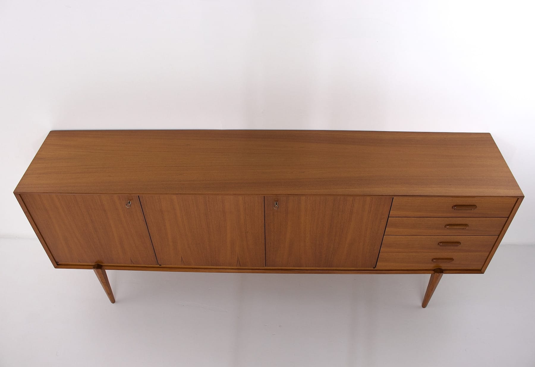 tablette du dressoir années 60 après rénovation